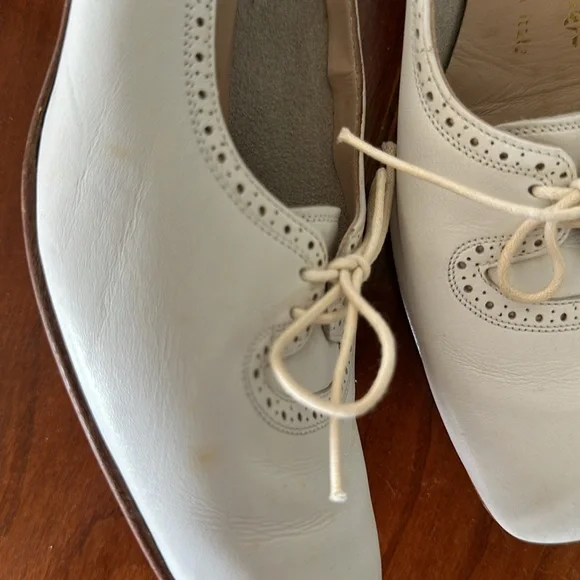 Salvatore Ferragamo Boutique Vintage White Shoes Sz 7.5 - Picture 10 of 10